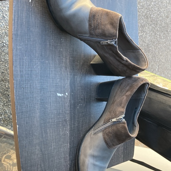 Clarks ladies suede leather booties size 11 - Picture 3 of 7